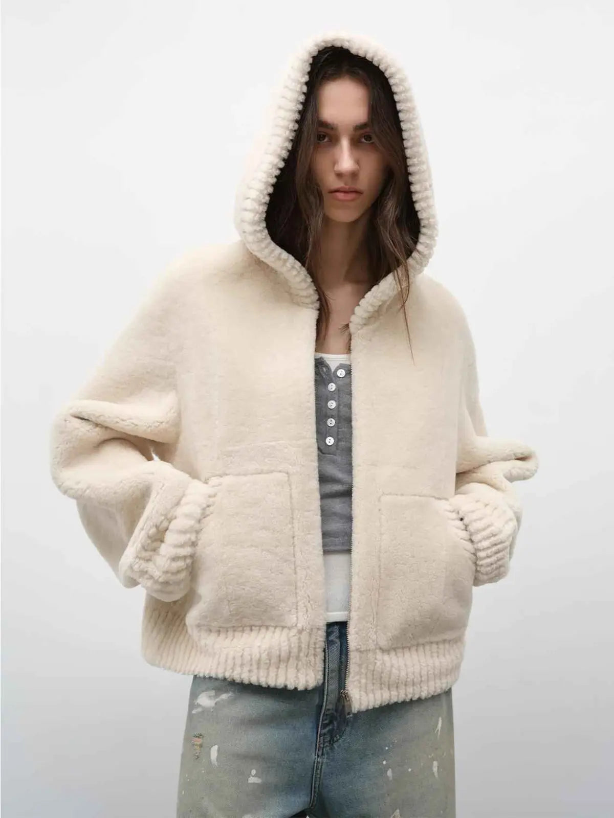 Chaqueta con capucha de piel de oveja merina para mujer “Bad Boy” de Fireladyfur