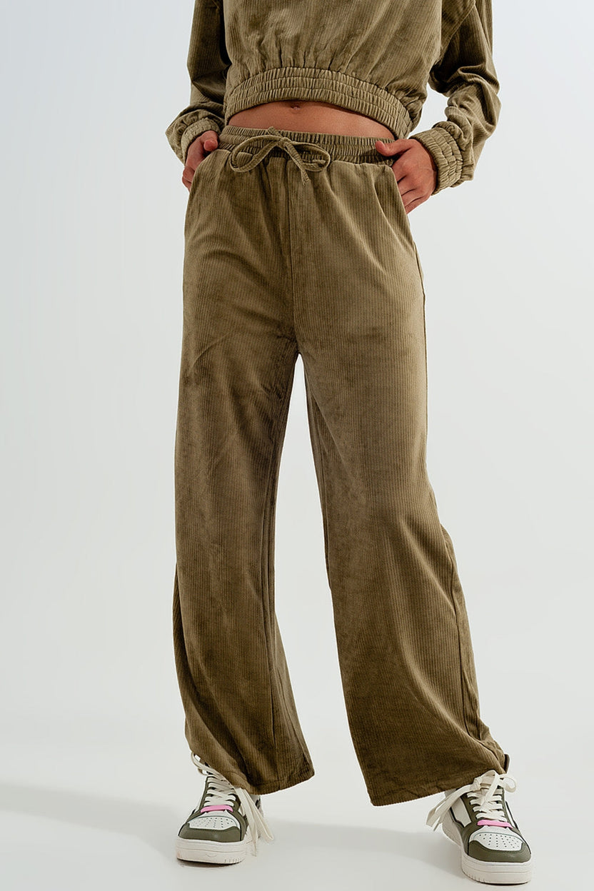 Jogger con cintura ajustable en verde