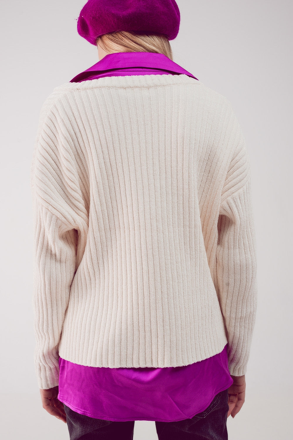 Dzianinowy sweter z szenili w kolorze kremowym