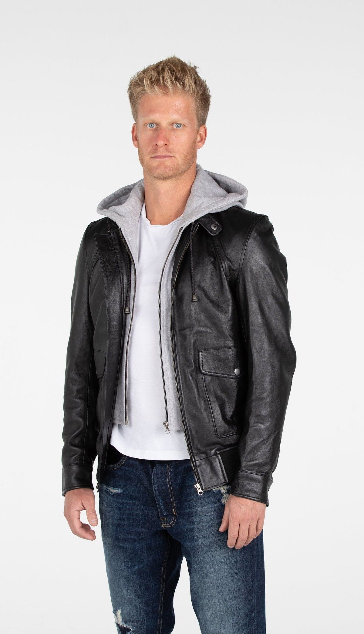 Chaqueta bomber de piel de cordero con capucha