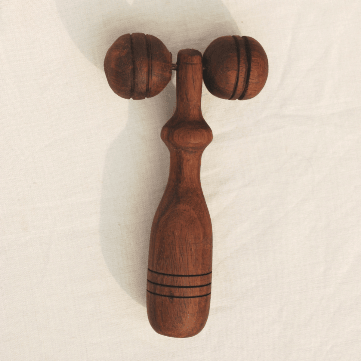 Rodillo de madera para masaje facial