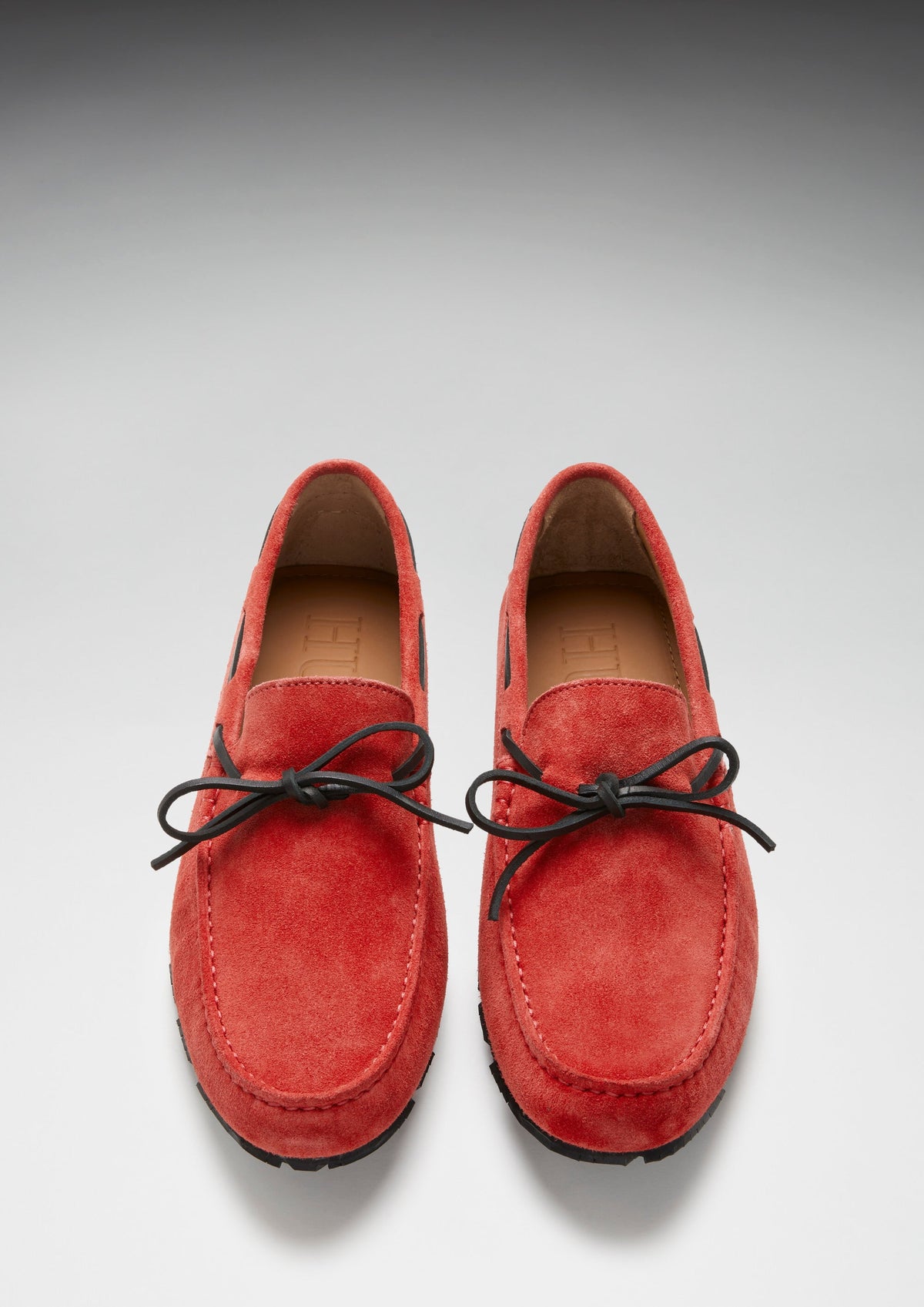 Mocasines de conducción con cordones y suela de neumático, ante rojo