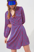 Vestido corto cruzado con cuello en V y estampado geométrico