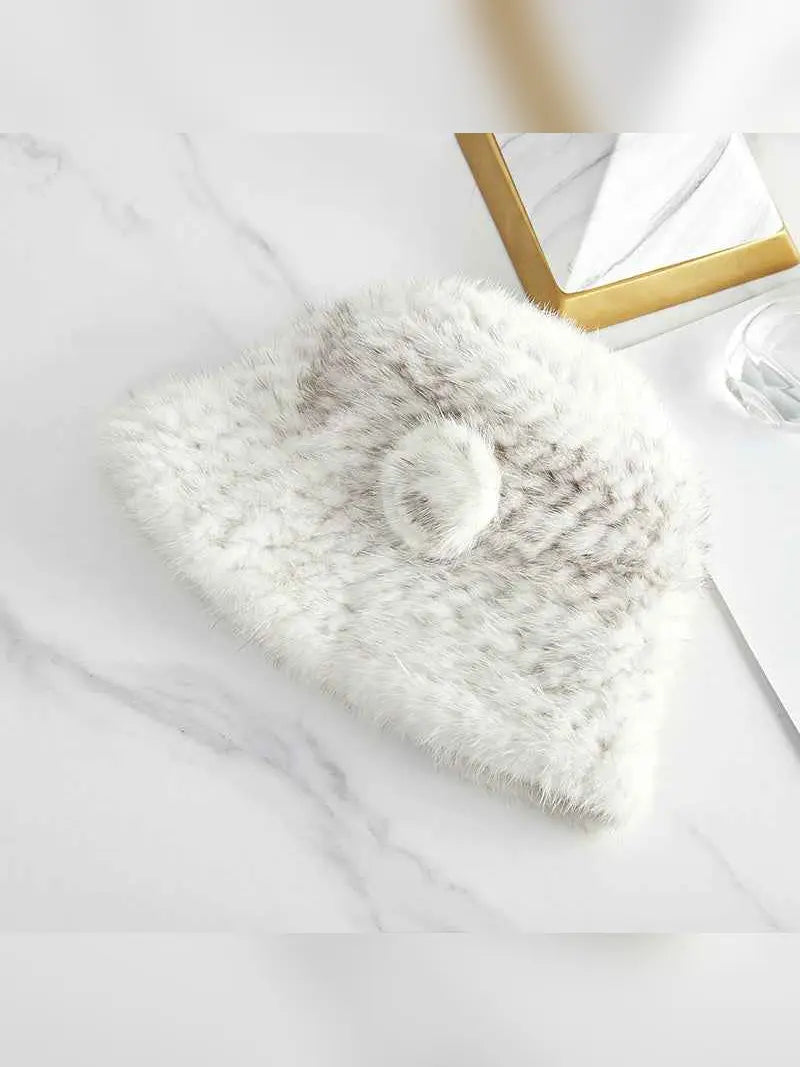 Chapeau cloche en fourrure de vison tissée pour femme avec fleur de camélia
