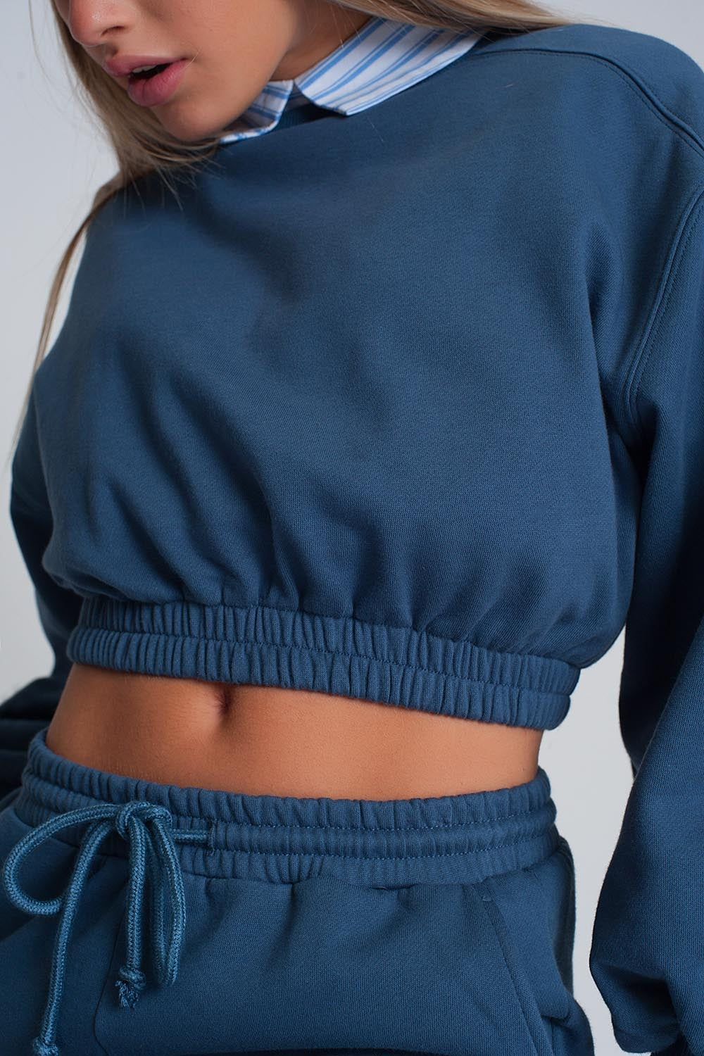 Sudadera corta de corte extragrande en azul