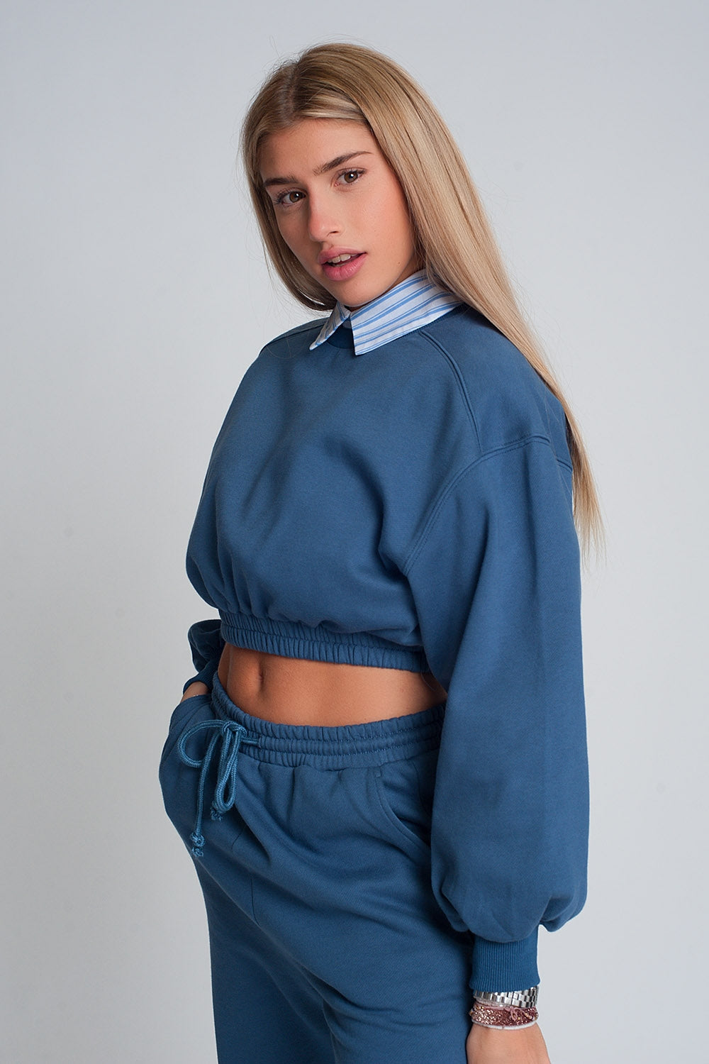 Sudadera corta de corte extragrande en azul