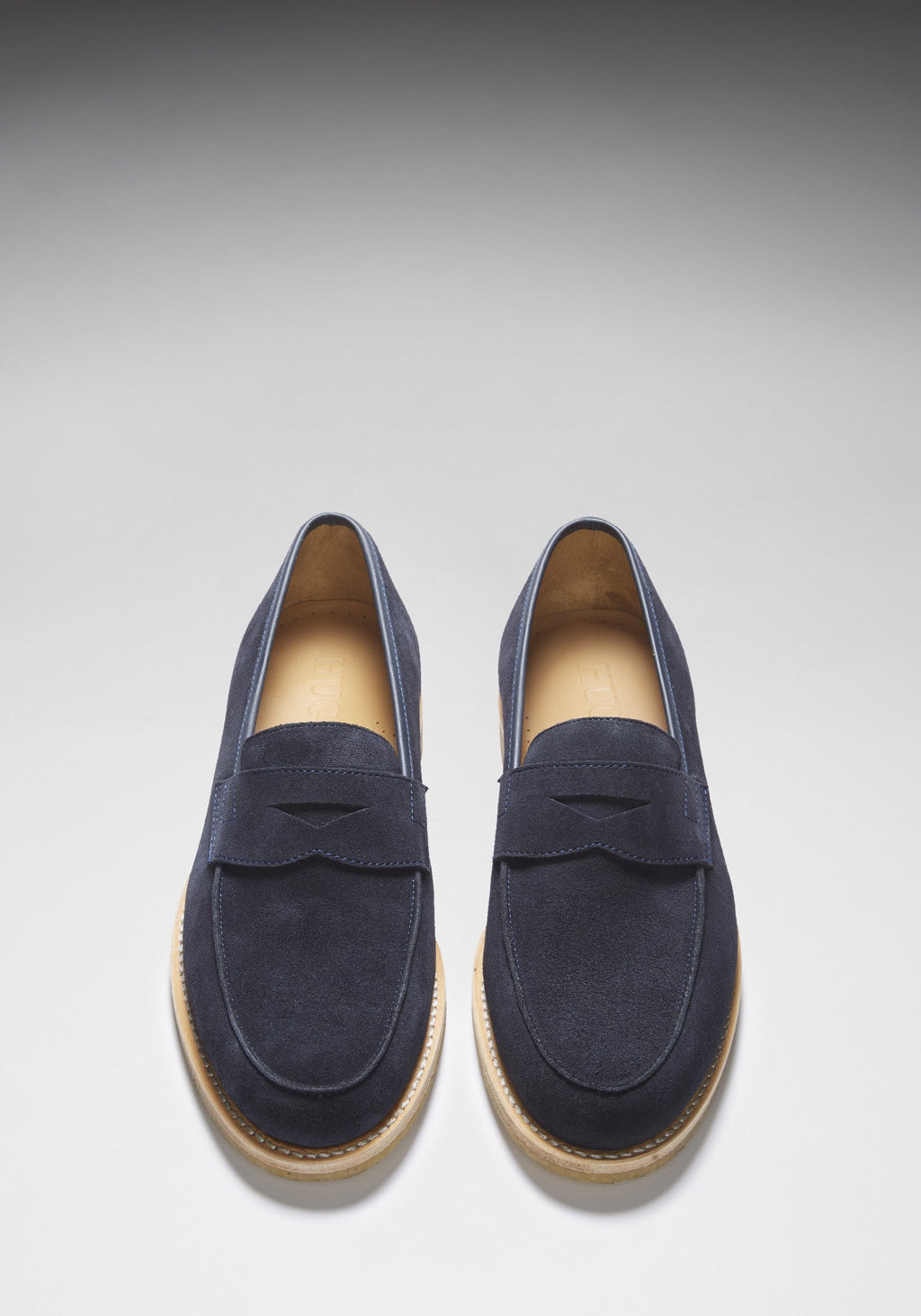 Mocasines de gamuza azul, suela ribeteada de caucho crepé