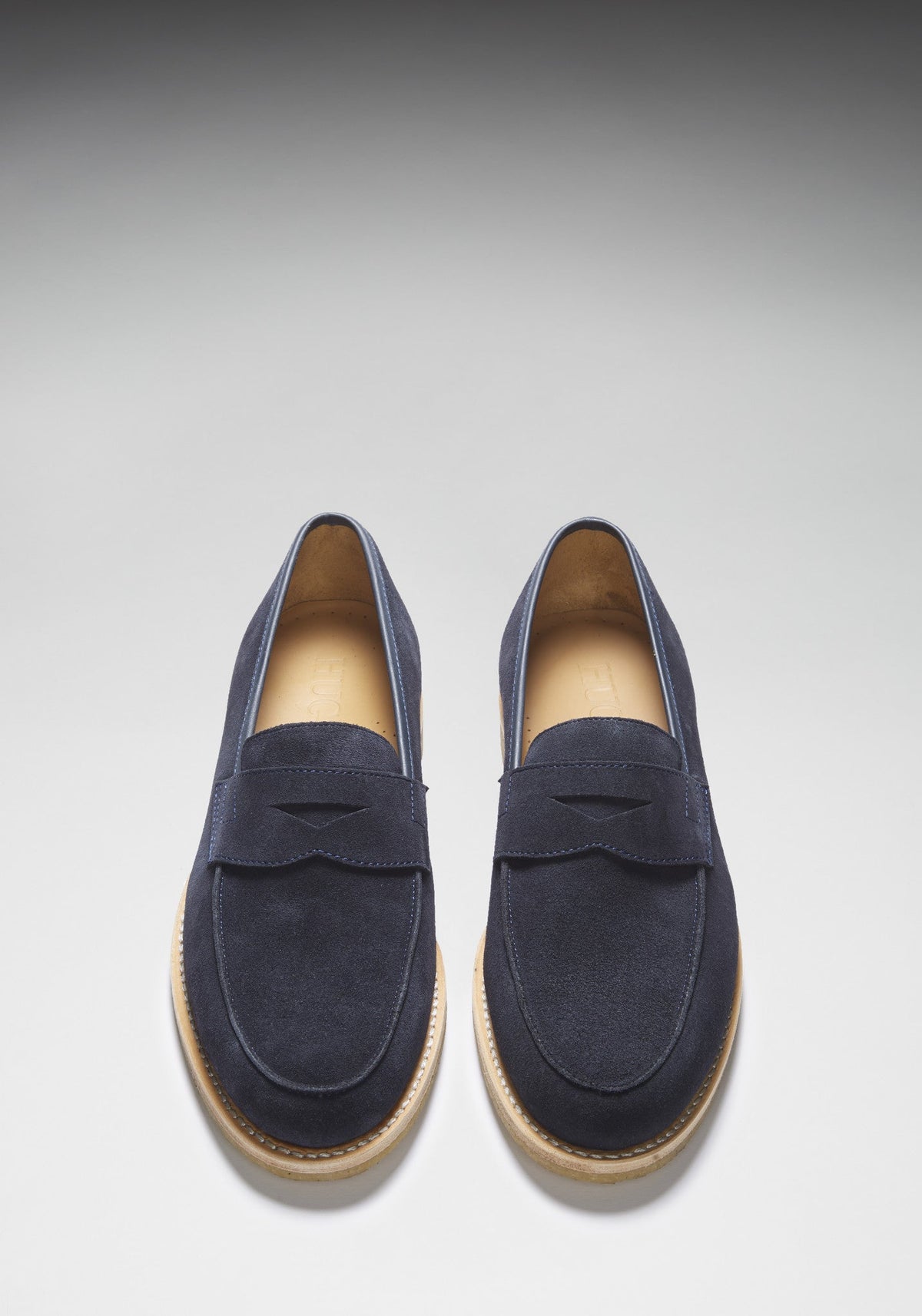 Mocasines de gamuza azul, suela ribeteada de caucho crepé