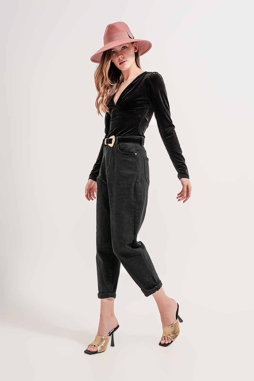 Jeans con detalle de bolsillos en negro