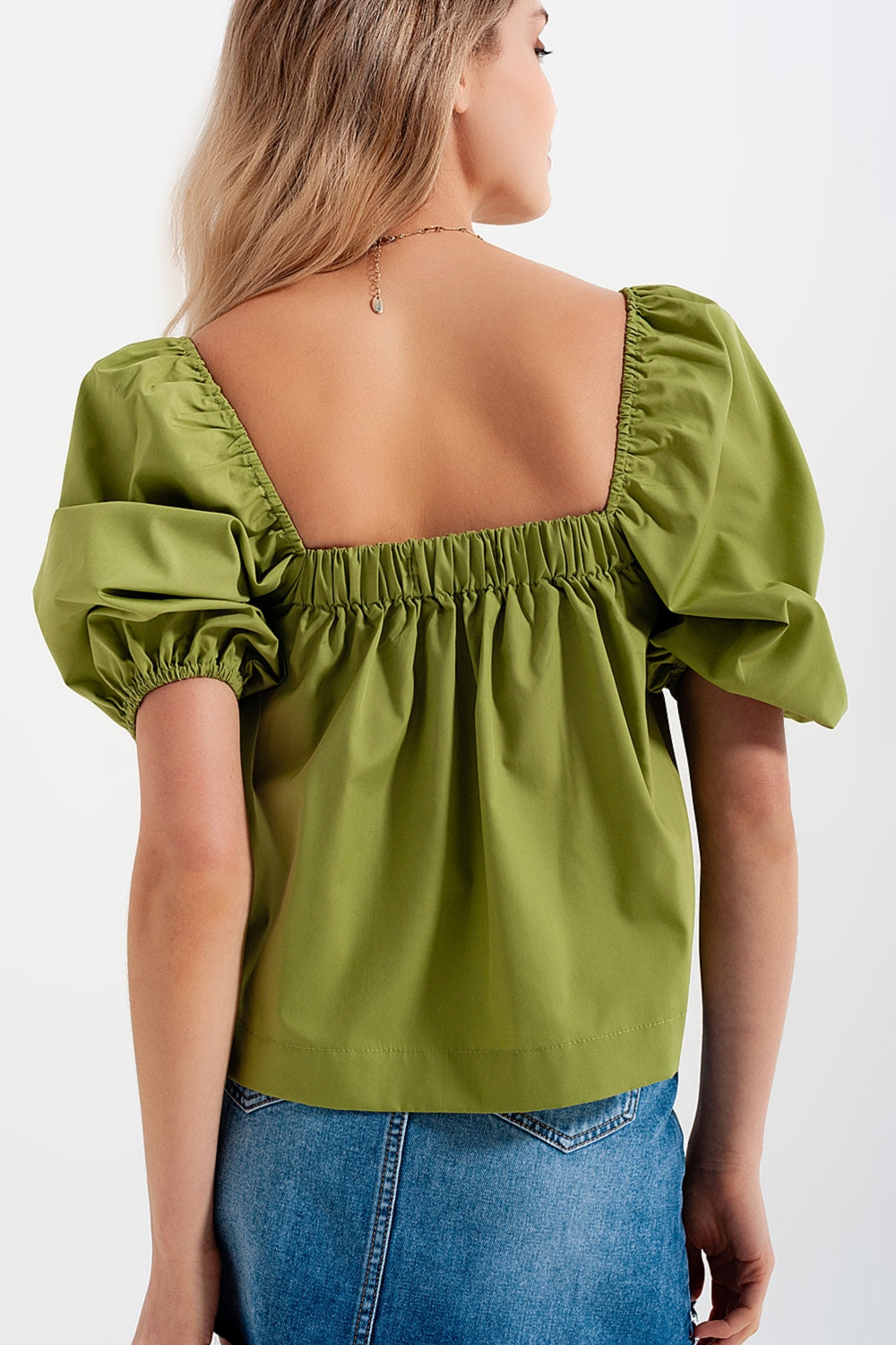 Top de popelina con mangas abullonadas en verde