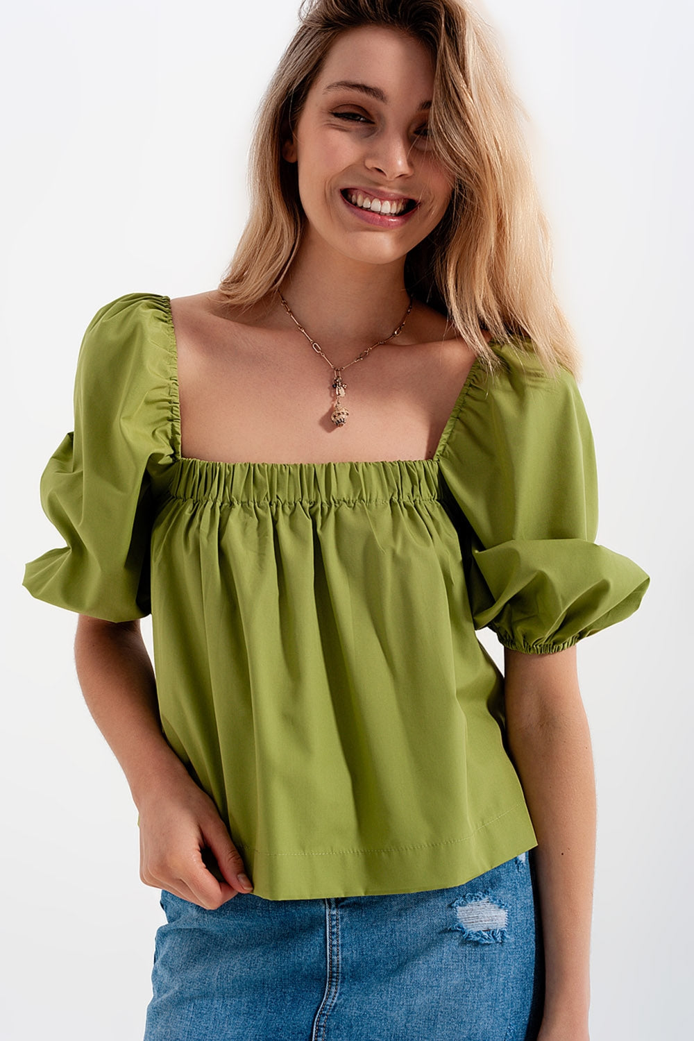 Top de popelina con mangas abullonadas en verde