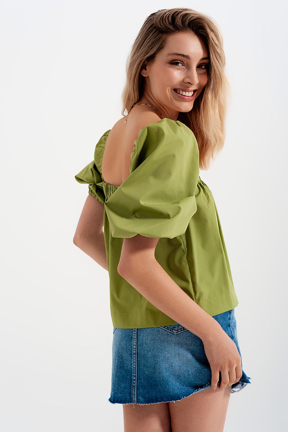 Top de popelina con mangas abullonadas en verde