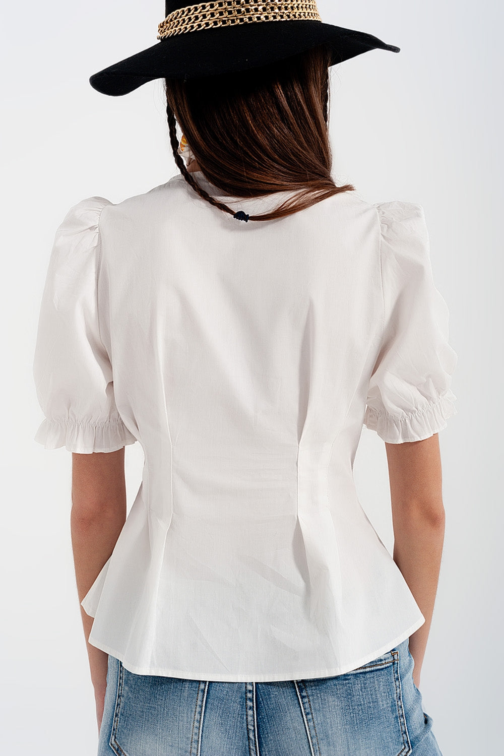 Blusa cruzada de popelina con detalle de volante en color crema