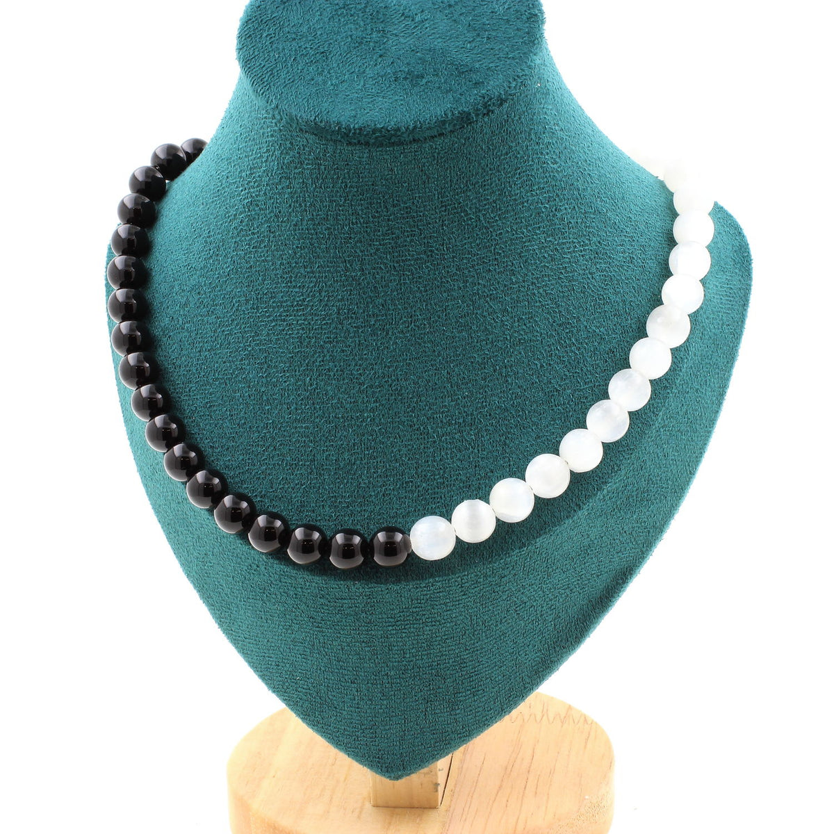 Collar de selenita de Marruecos y cuentas de ágata negra de 8 mm con cadena de acero inoxidable