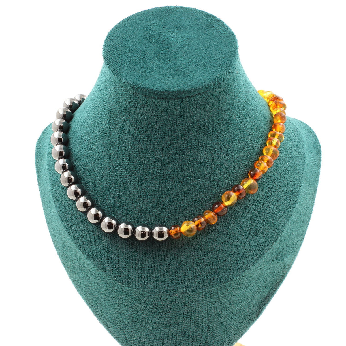 Halsband med äkta bärnsten från Östersjön och hematit-pärlor (8 mm) med kedja i rostfritt stål