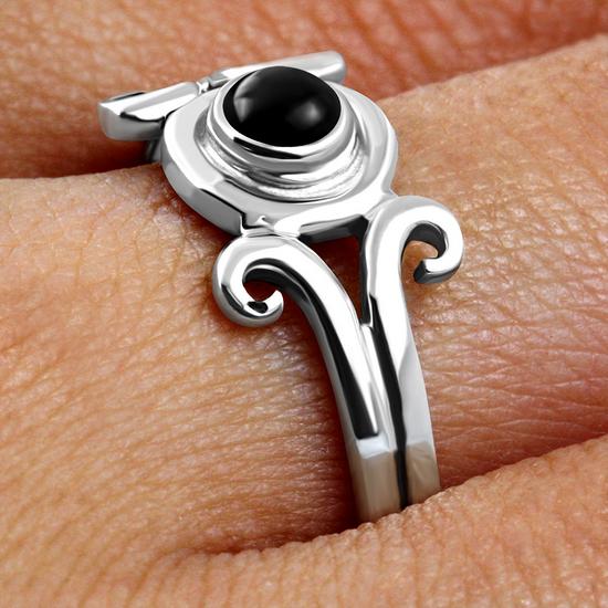 Anillo de plata con espiral de ónice negro