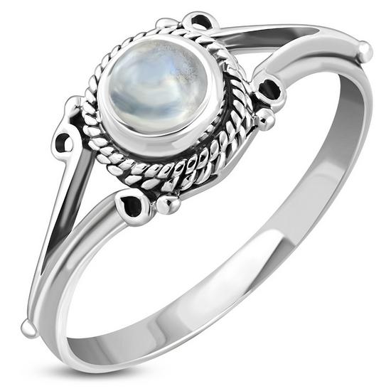 Anillo de plata con piedra lunar arcoíris
