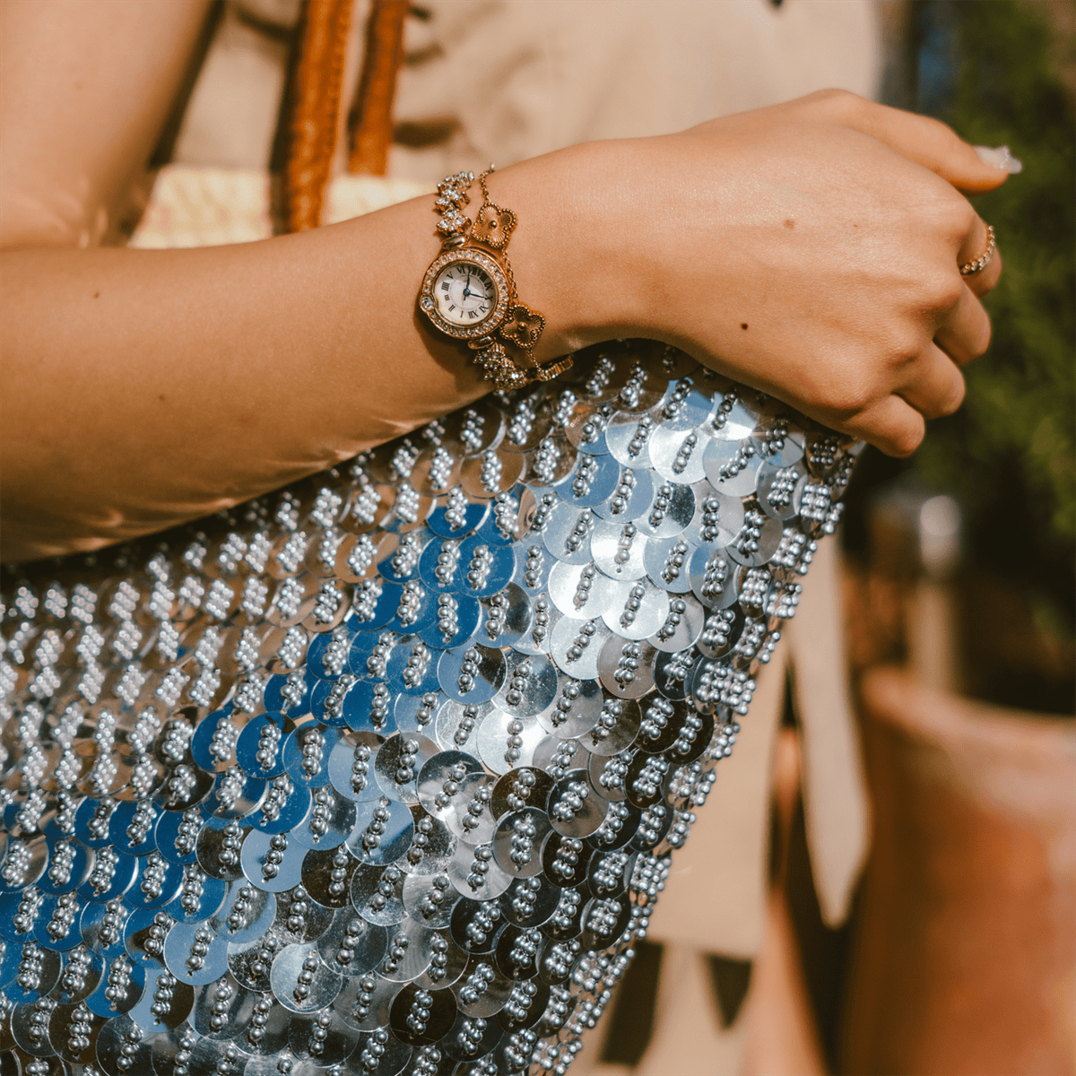 Bolso de mimbre brillante