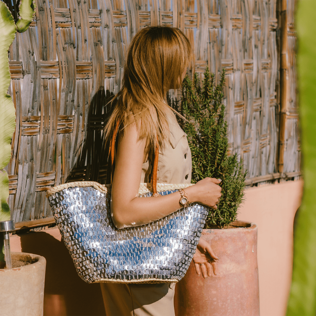 Bolso de mimbre brillante