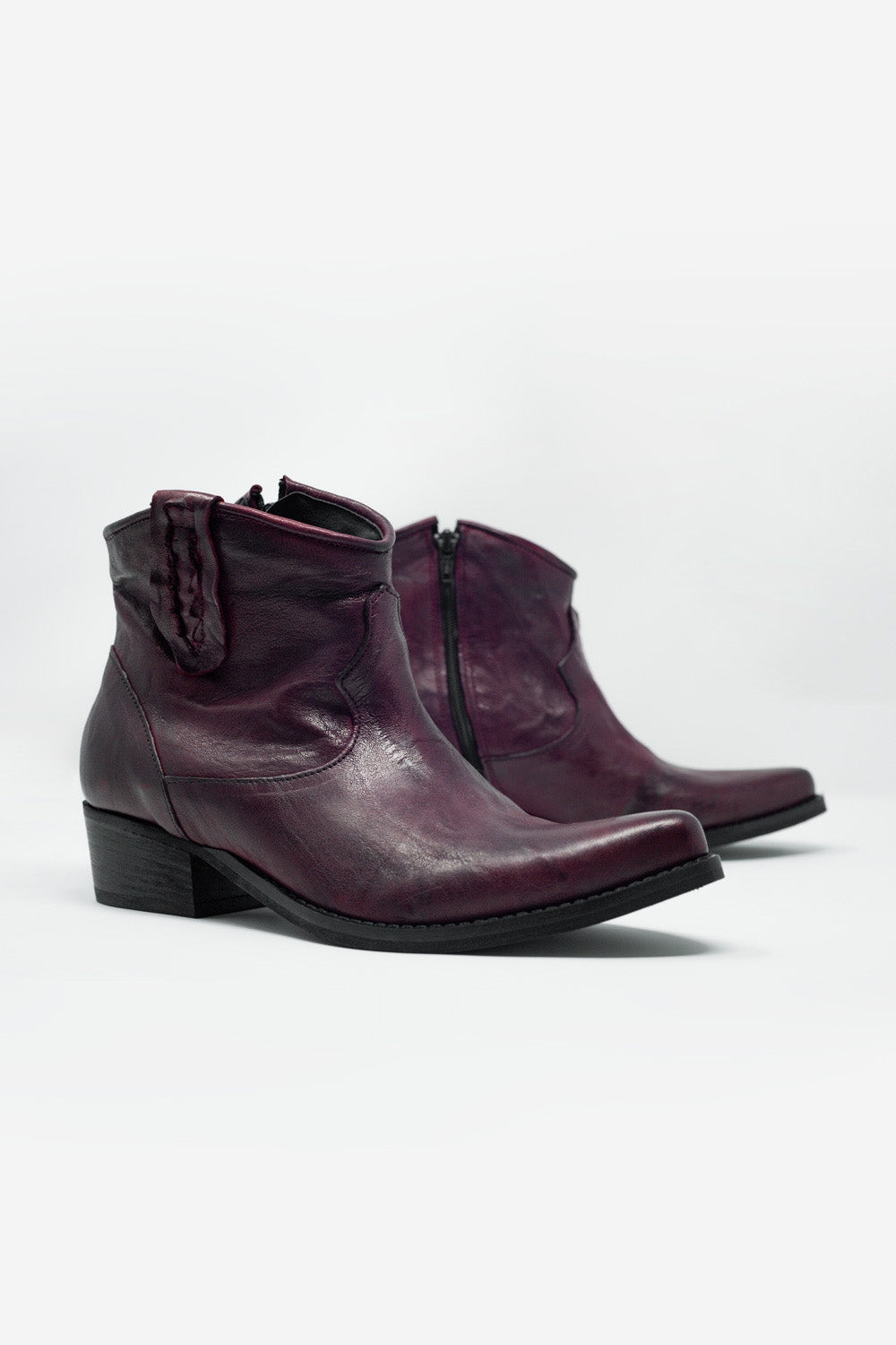 Botines tipo calcetín estilo western en color granate con detalle en el lateral