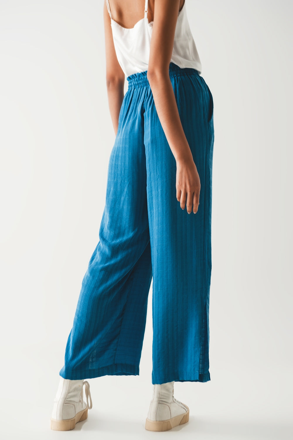 Pantalones de pierna ancha con cordón en color azul
