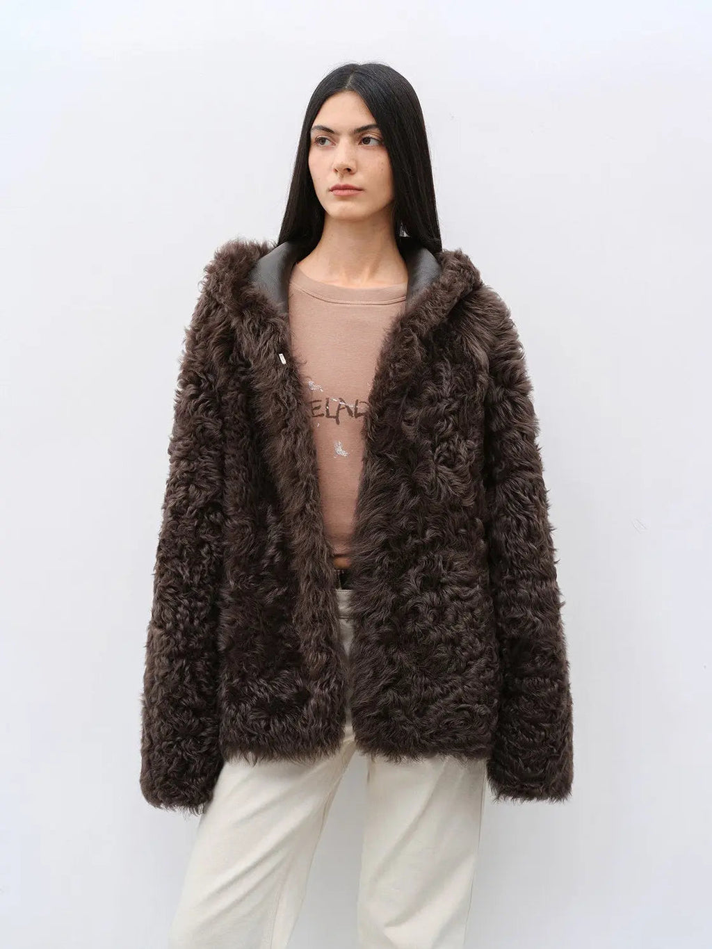 Abrigo de piel de oveja Toscana  rizado con capucha, silueta relajada "Winter Snow" para invierno