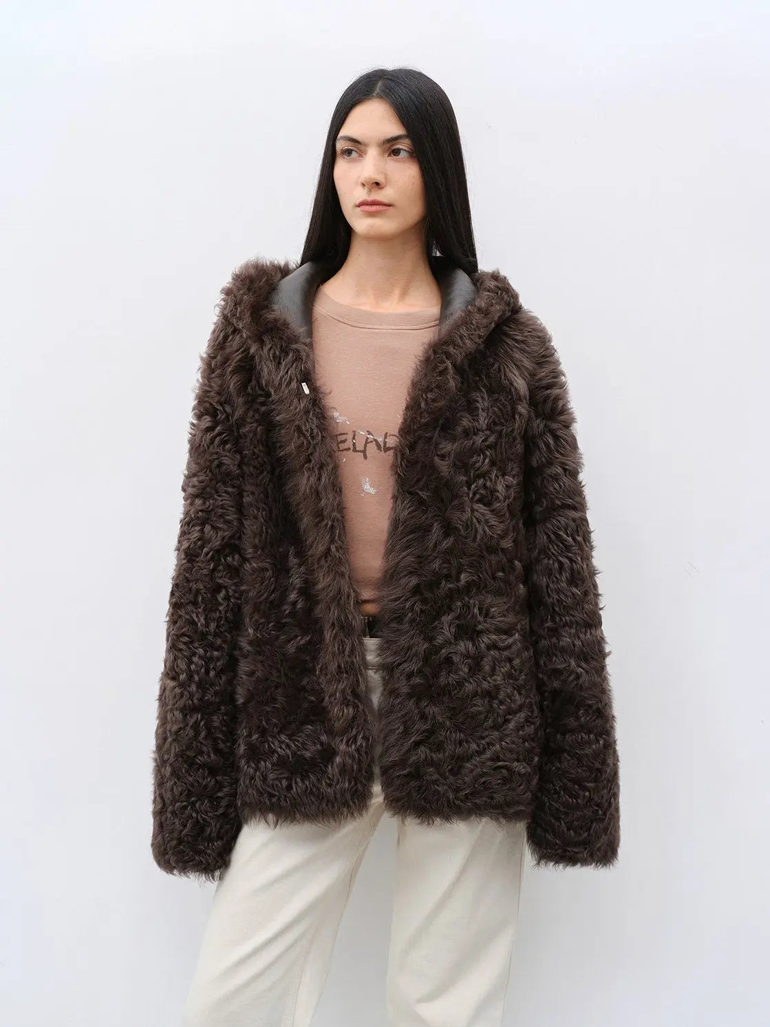 Abrigo de piel de oveja Toscana  rizado con capucha, silueta relajada "Winter Snow" para invierno