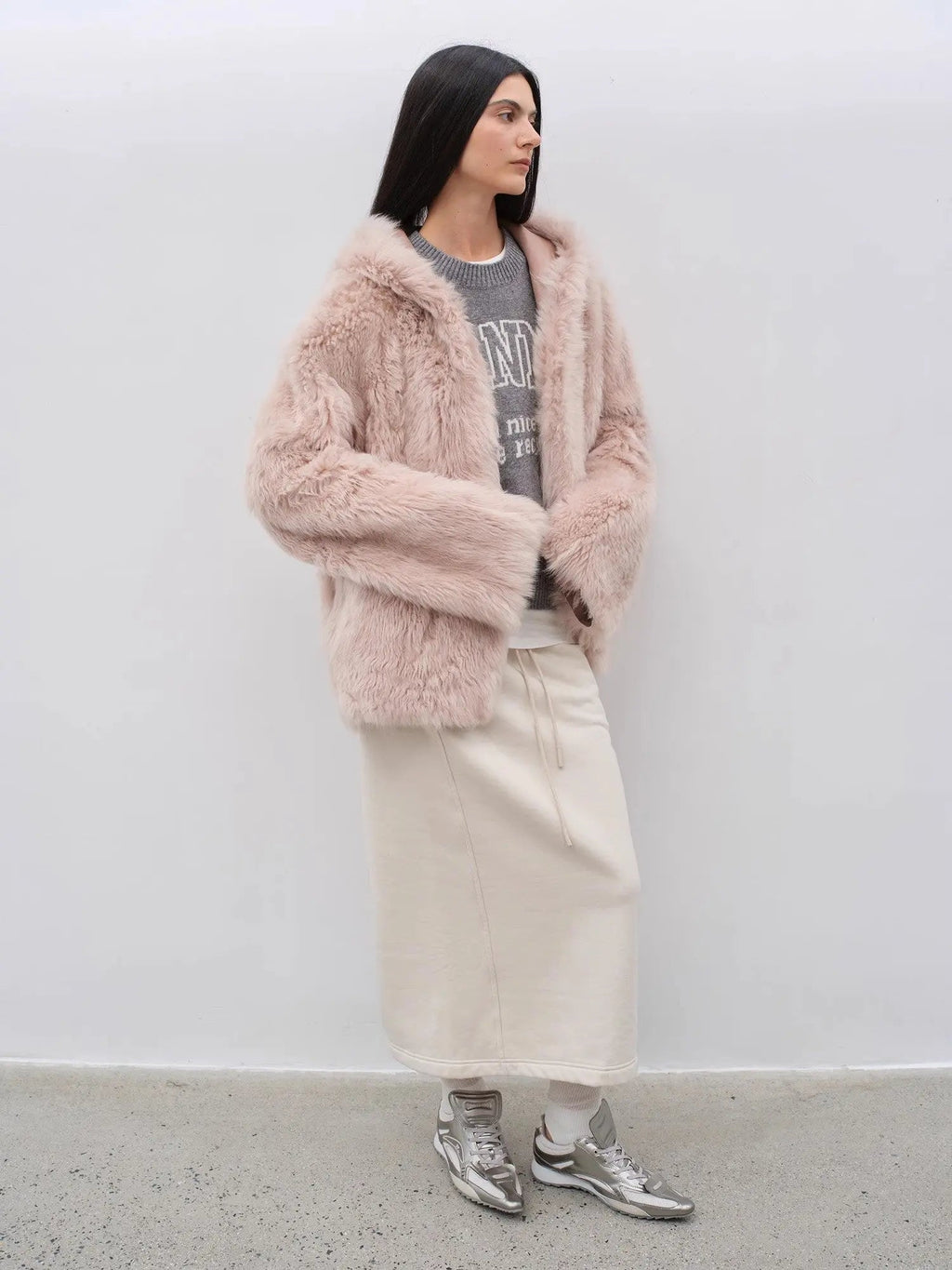 Abrigo de piel de oveja Toscana  rizado con capucha, silueta relajada "Winter Snow" para invierno